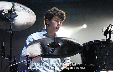 Nick Jonas - Jonas Brothers World Tour 2009